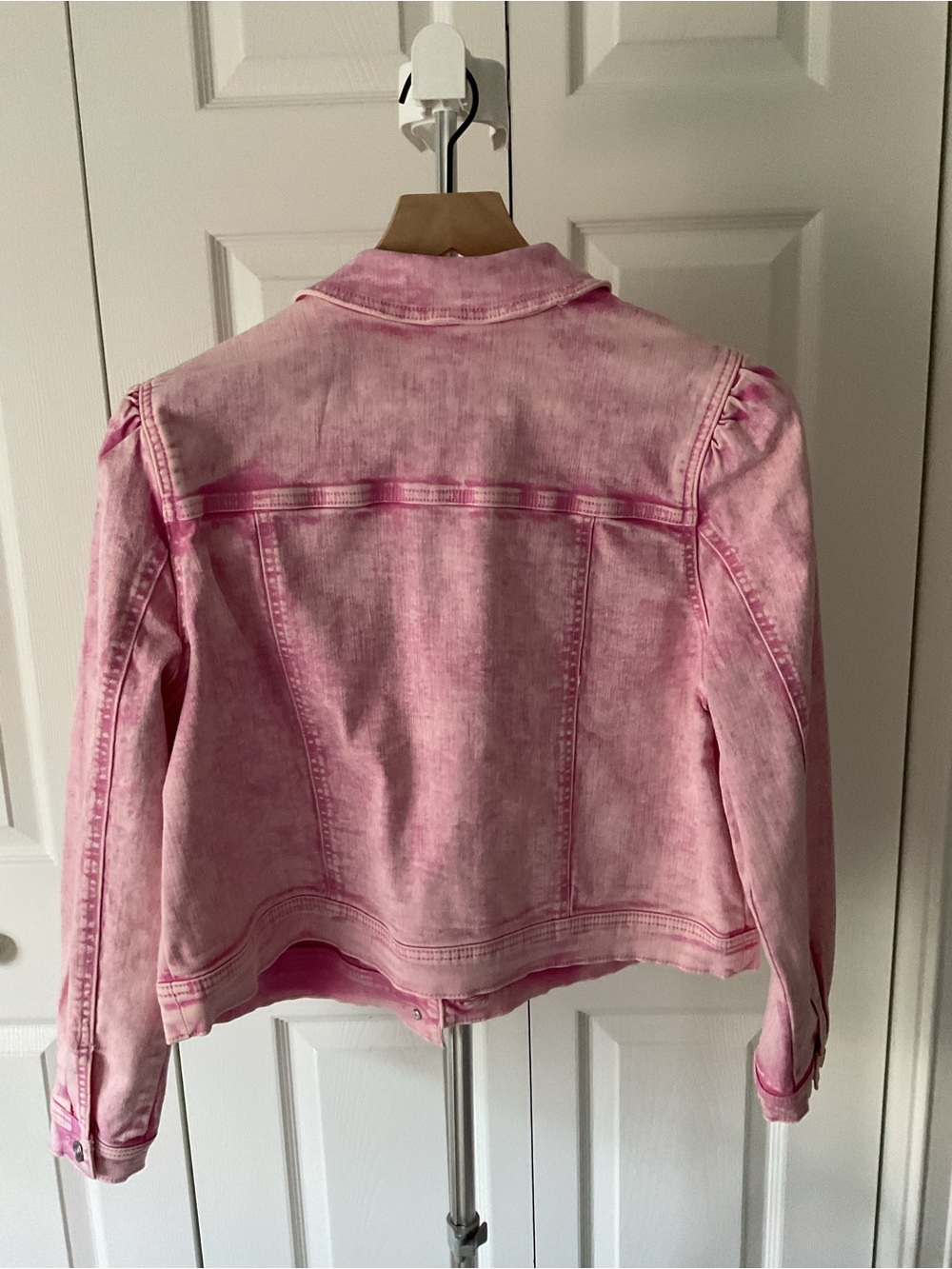 Candace Cameron Bure Pink Denim Jacket - Classic Button Front - Picture 3 of 6